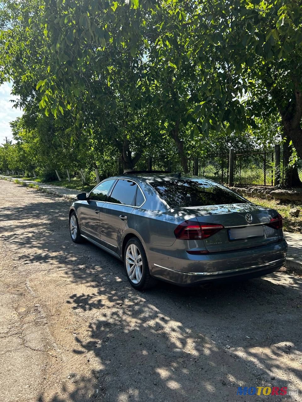 2017' Volkswagen Passat photo #6