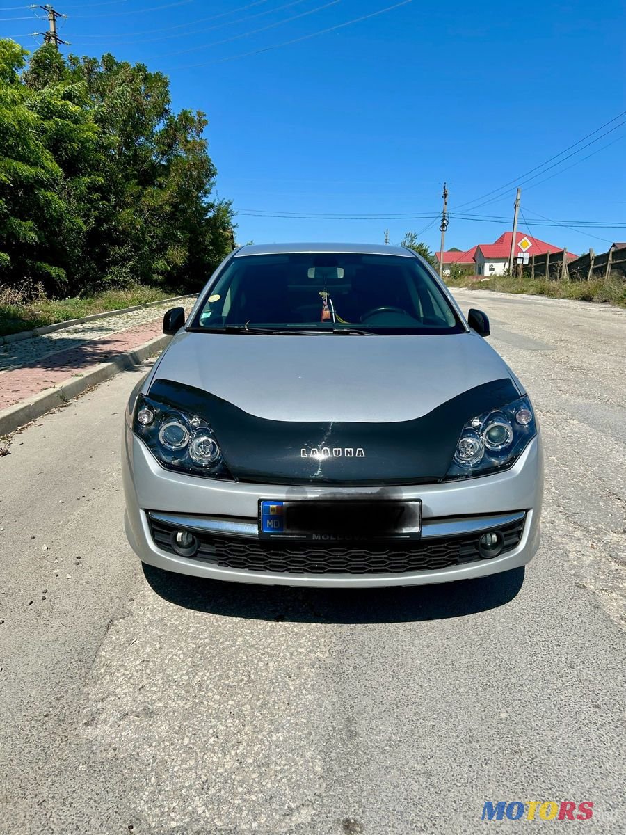 2010' Renault Laguna photo #1