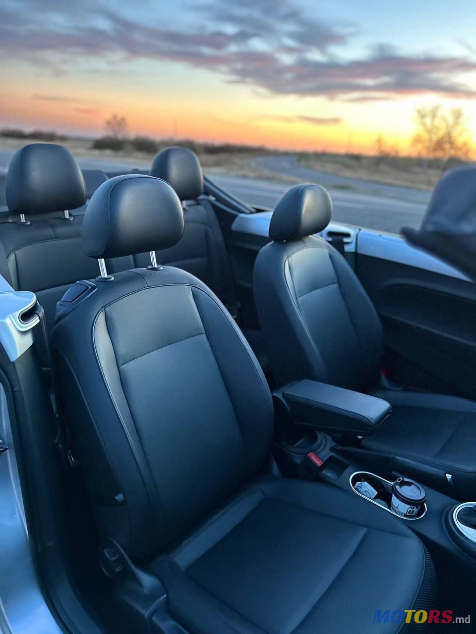 2014' Volkswagen Beetle photo #4