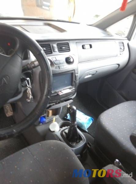 2003' Hyundai Trajet photo #5