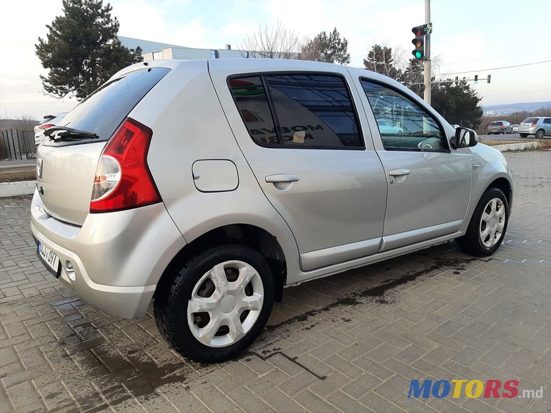 2010' Dacia Sandero photo #1