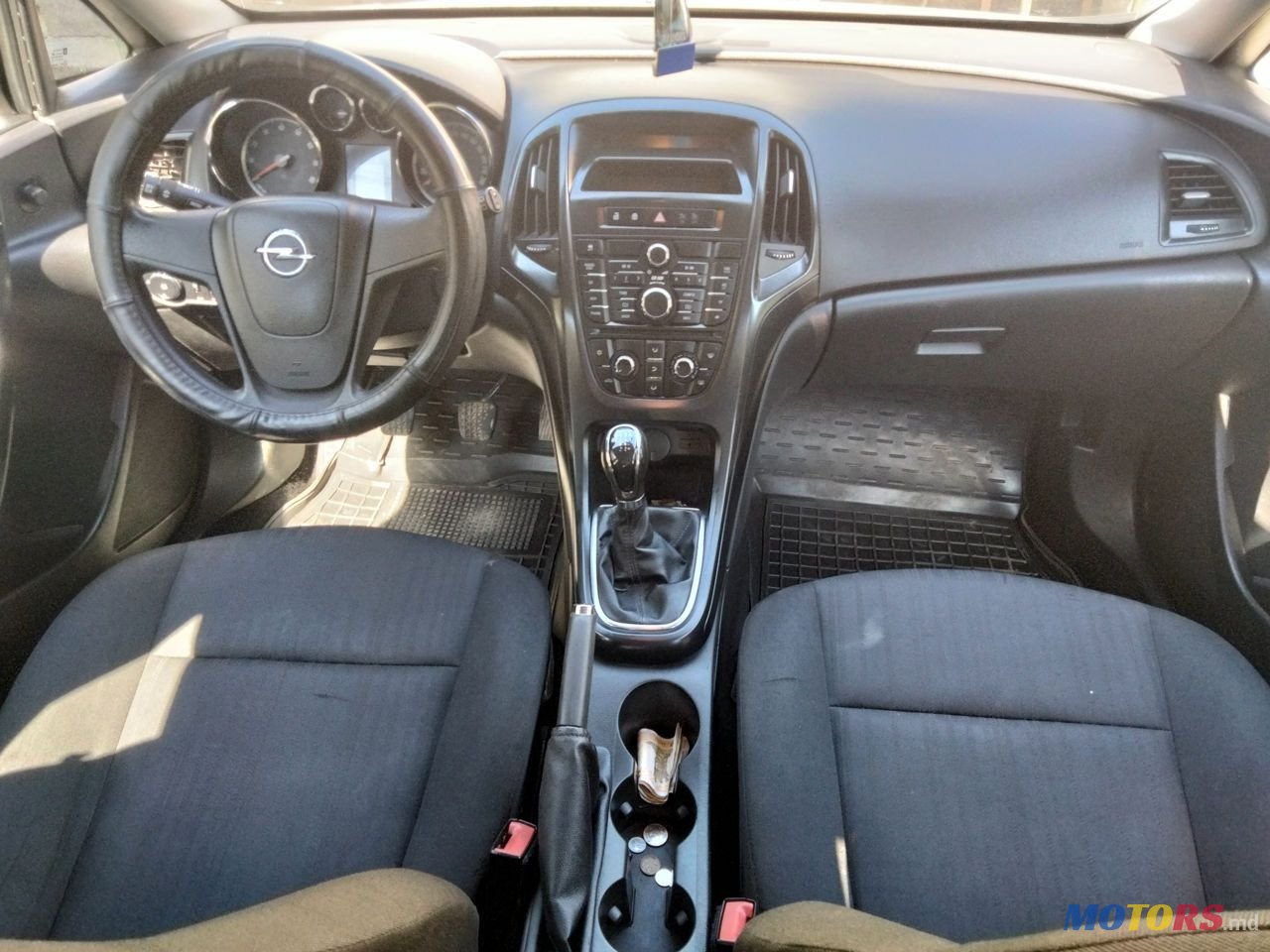 2011' Opel Astra photo #6