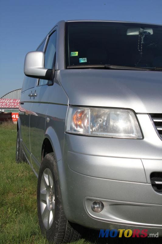 2004' Volkswagen Caravelle photo #4