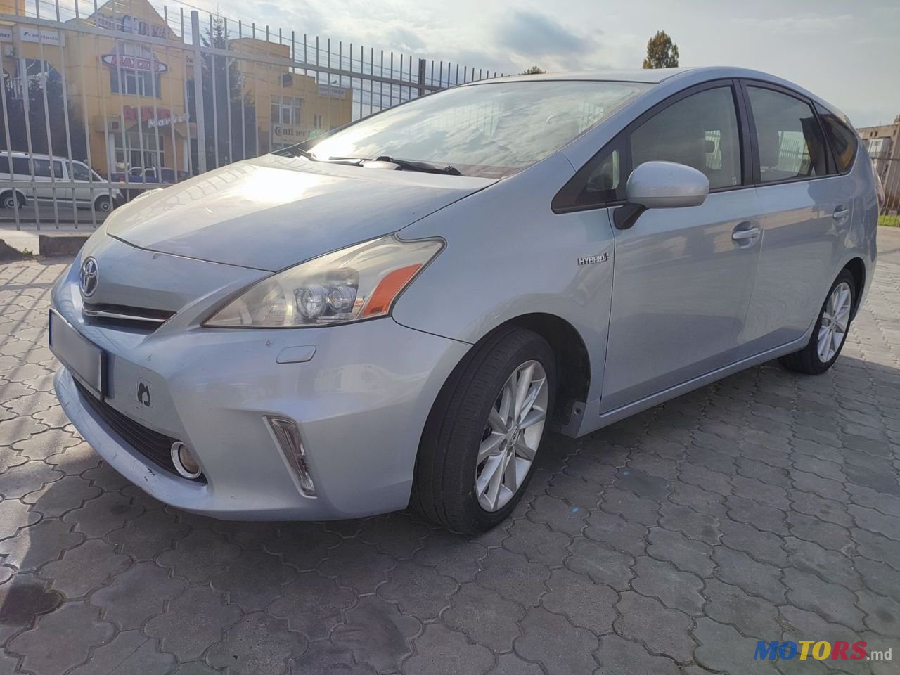 2012' Toyota Prius v photo #6