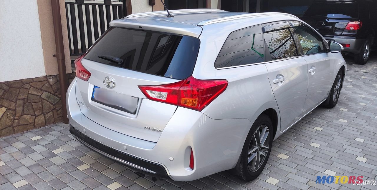 2014' Toyota Auris photo #3