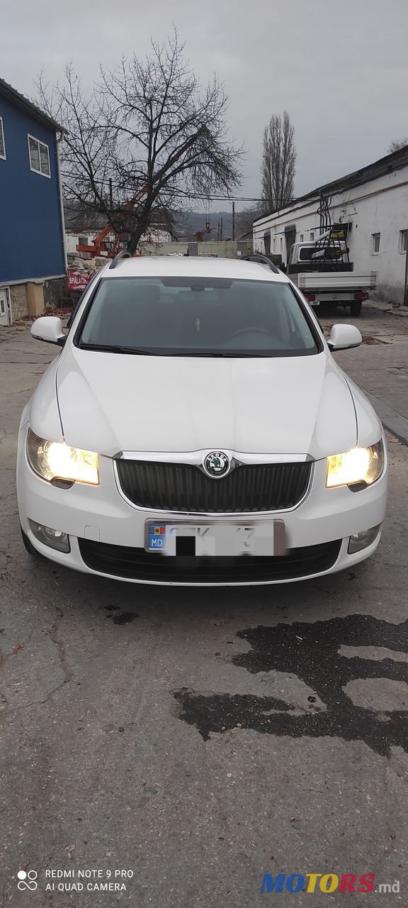 2011' Skoda Superb photo #3