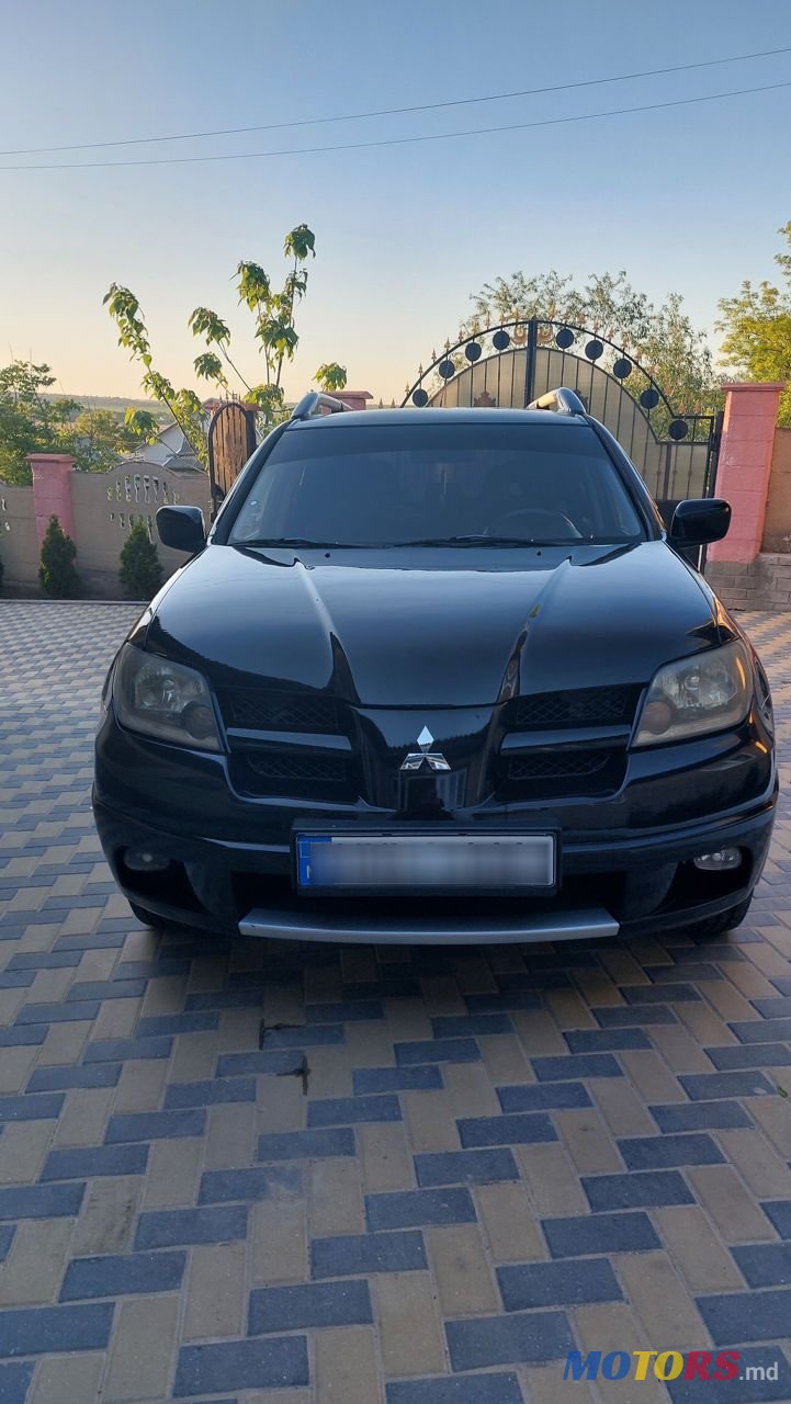 2005' Mitsubishi Outlander photo #4