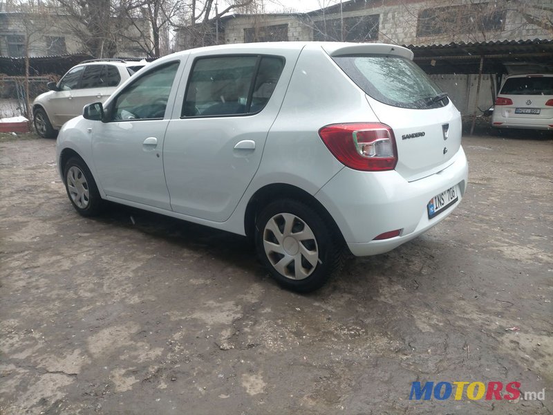 2014' Dacia Sandero photo #5