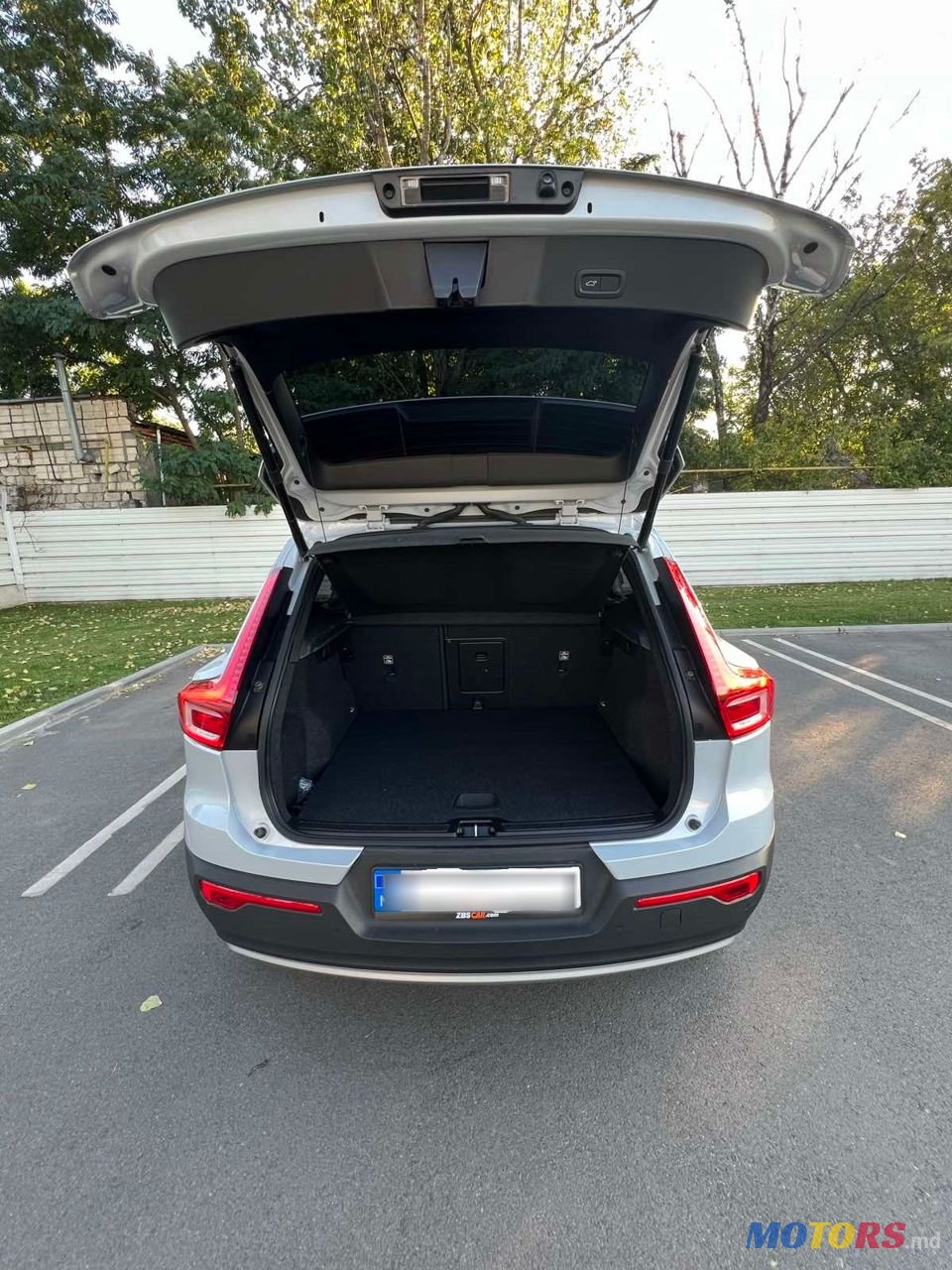 2020' Volvo XC40 photo #5