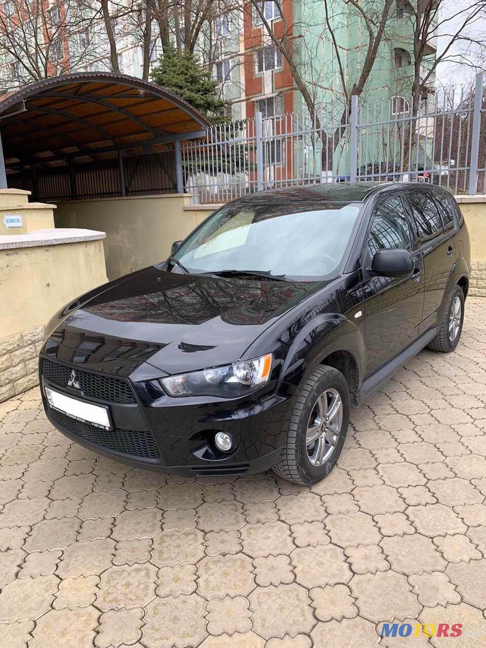 2011' Mitsubishi Outlander XL photo #6