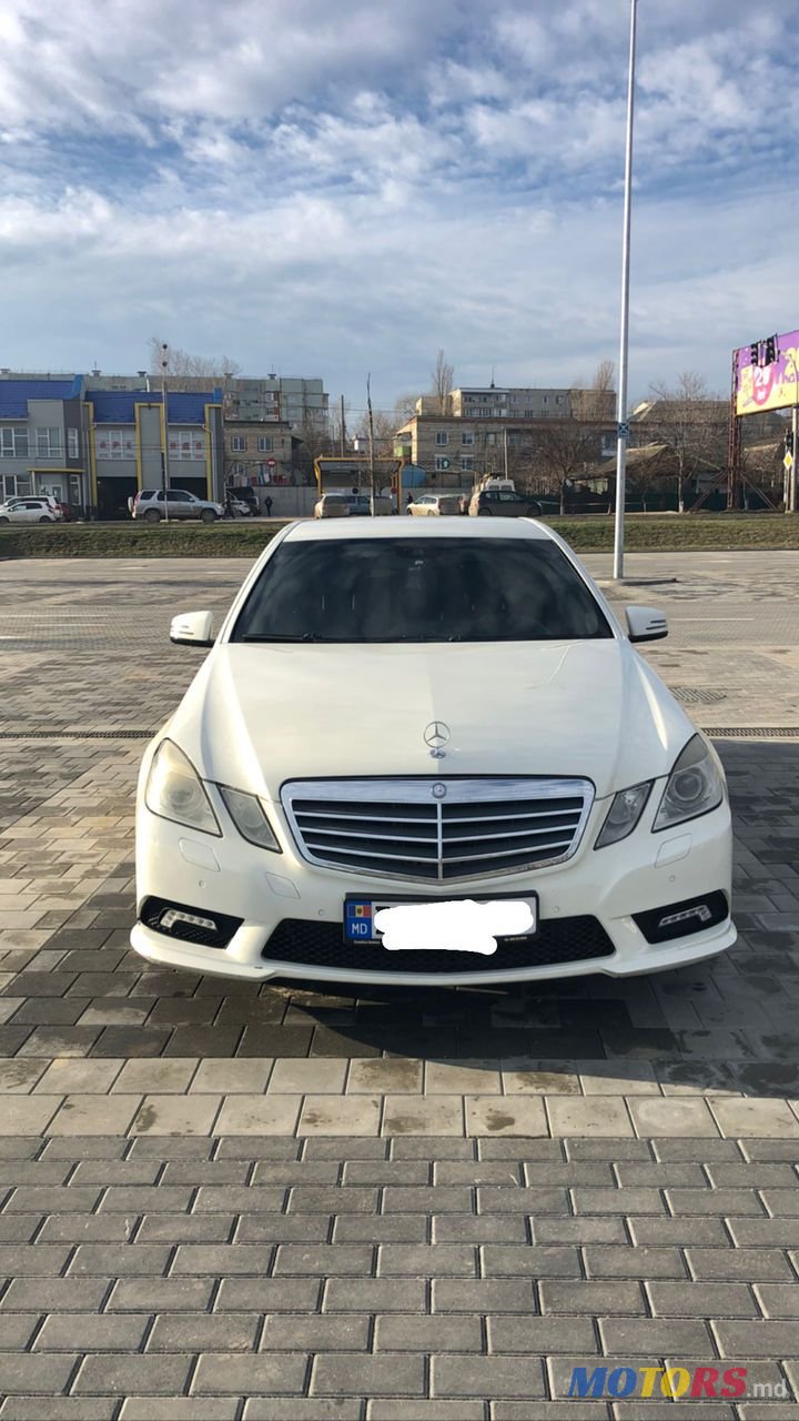 2011' Mercedes-Benz E Класс photo #1