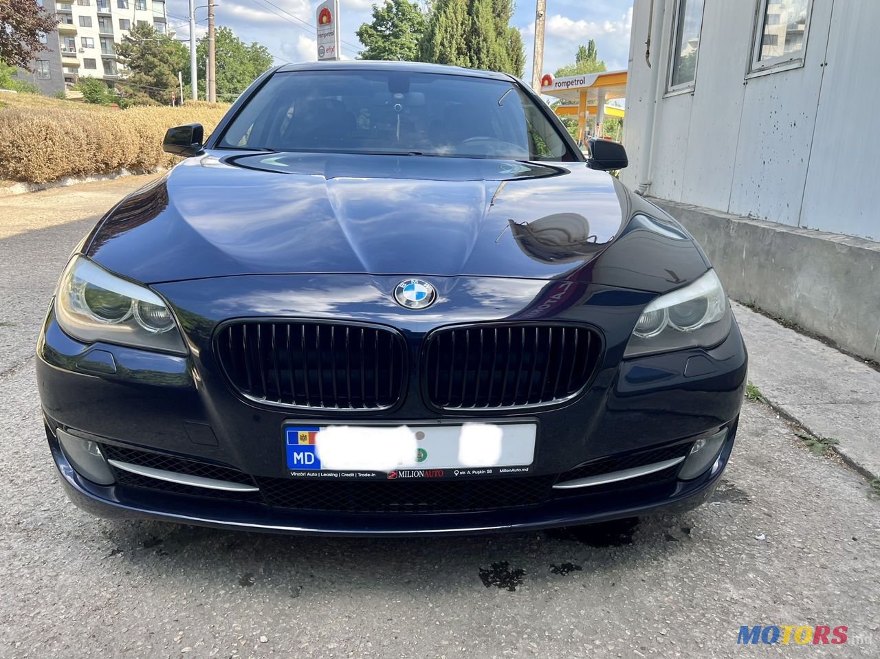 2013' BMW 5 Series photo #2