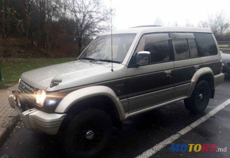 1994' Mitsubishi Pajero photo #1