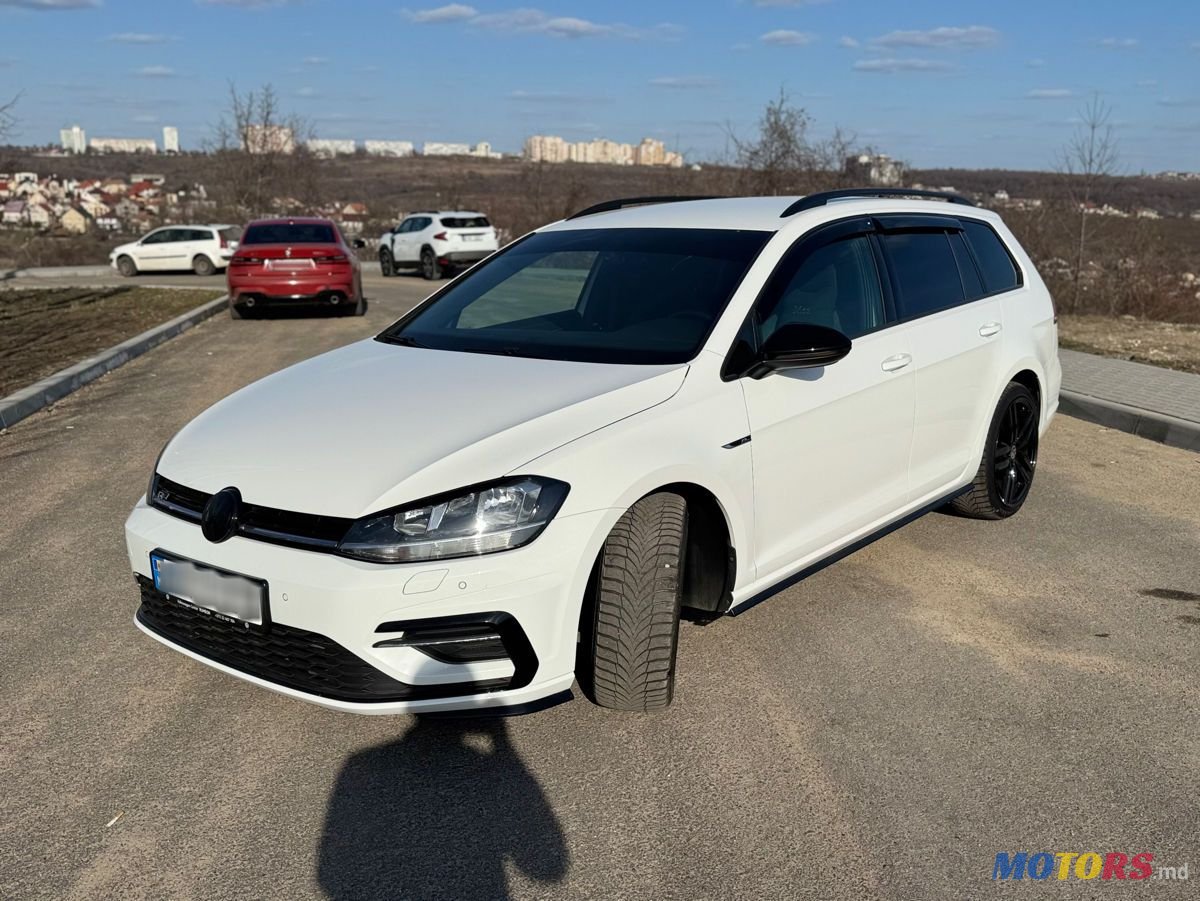 2019' Volkswagen Golf photo #1