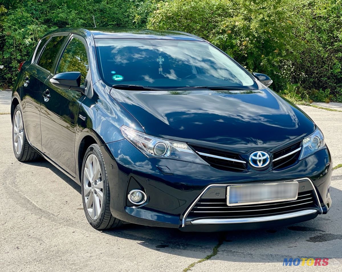 2013' Toyota Auris photo #1