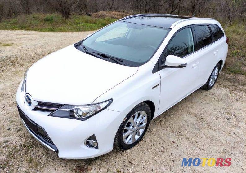 2014' Toyota Auris photo #3