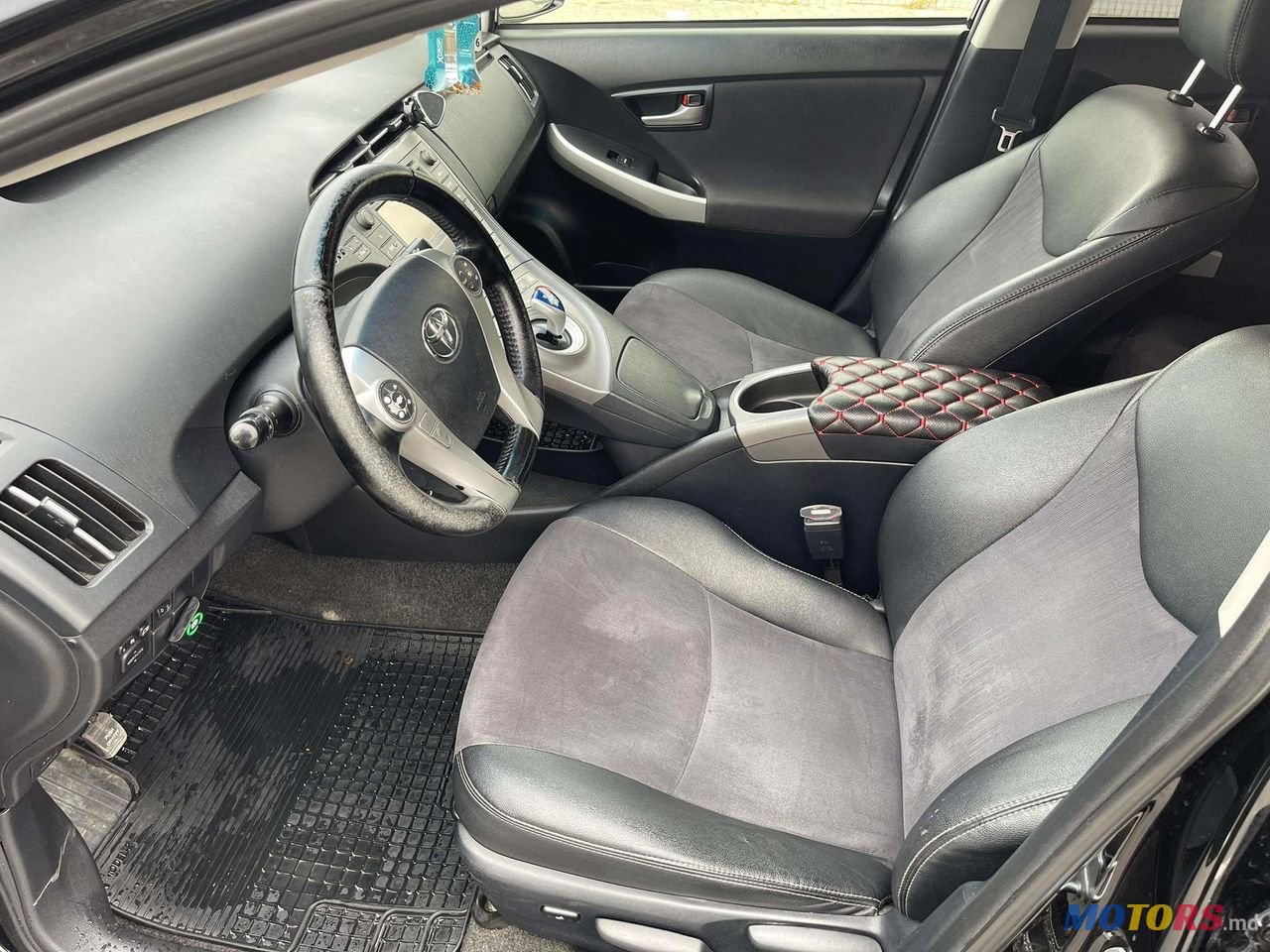 2014' Toyota Prius photo #5