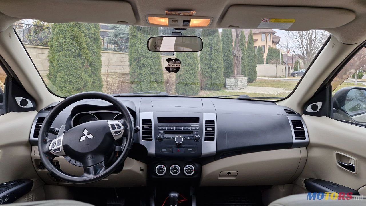 2007' Mitsubishi Outlander photo #6