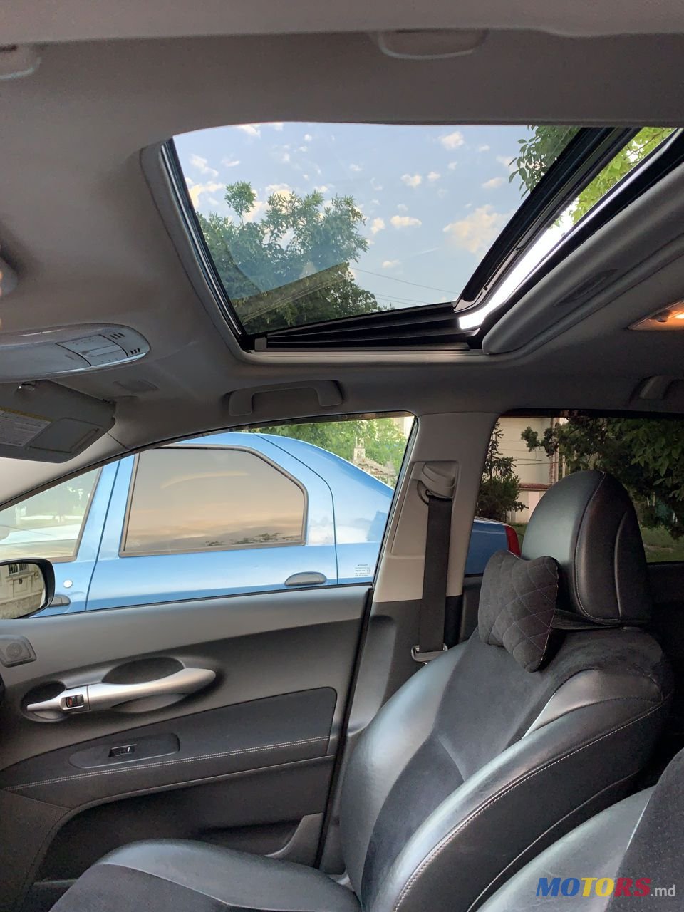 2011' Toyota Auris photo #5