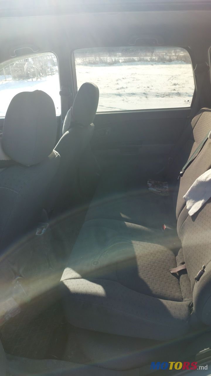 2002' Kia Carens photo #4