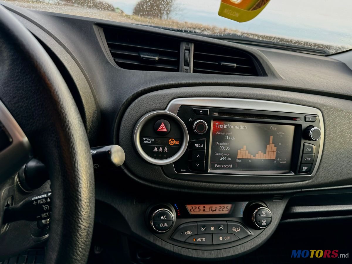 2014' Toyota Yaris photo #3