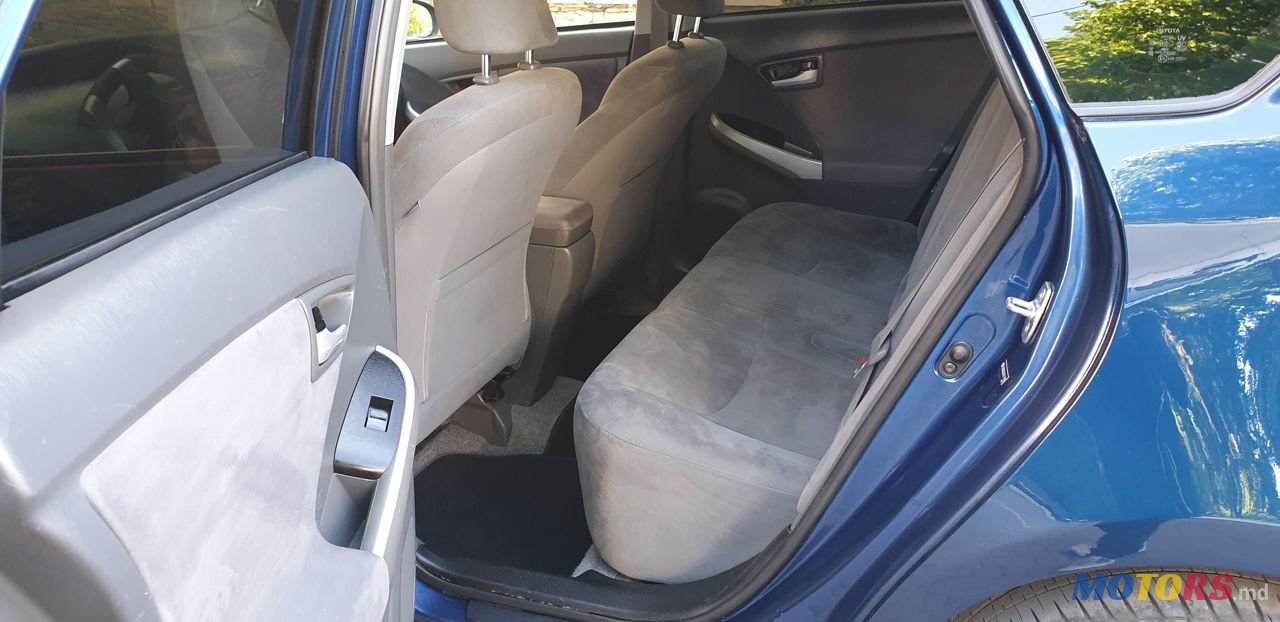 2010' Toyota Prius photo #6