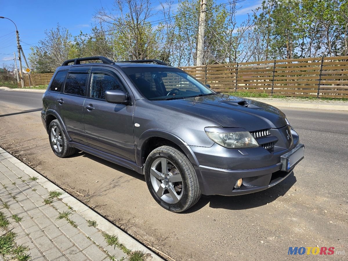 2005' Mitsubishi Outlander photo #1