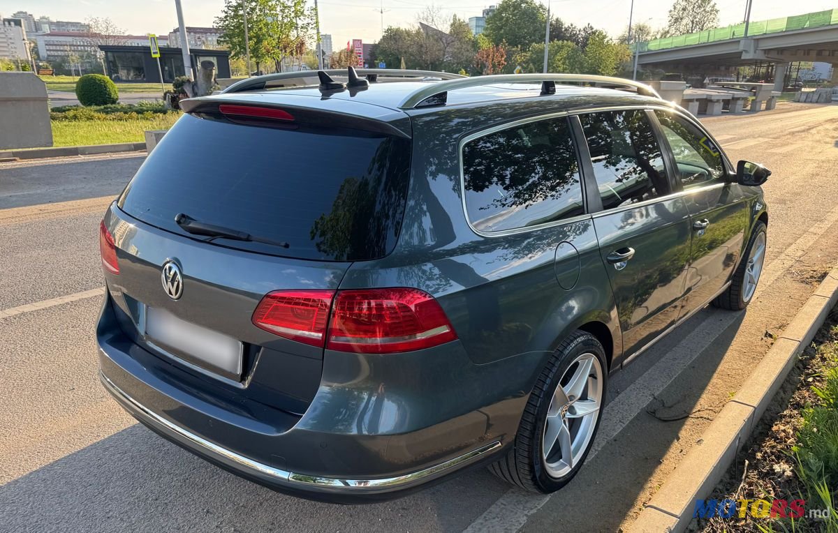 2012' Volkswagen Passat photo #6