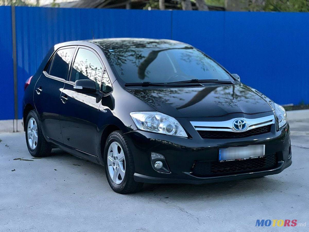 2011' Toyota Auris photo #1