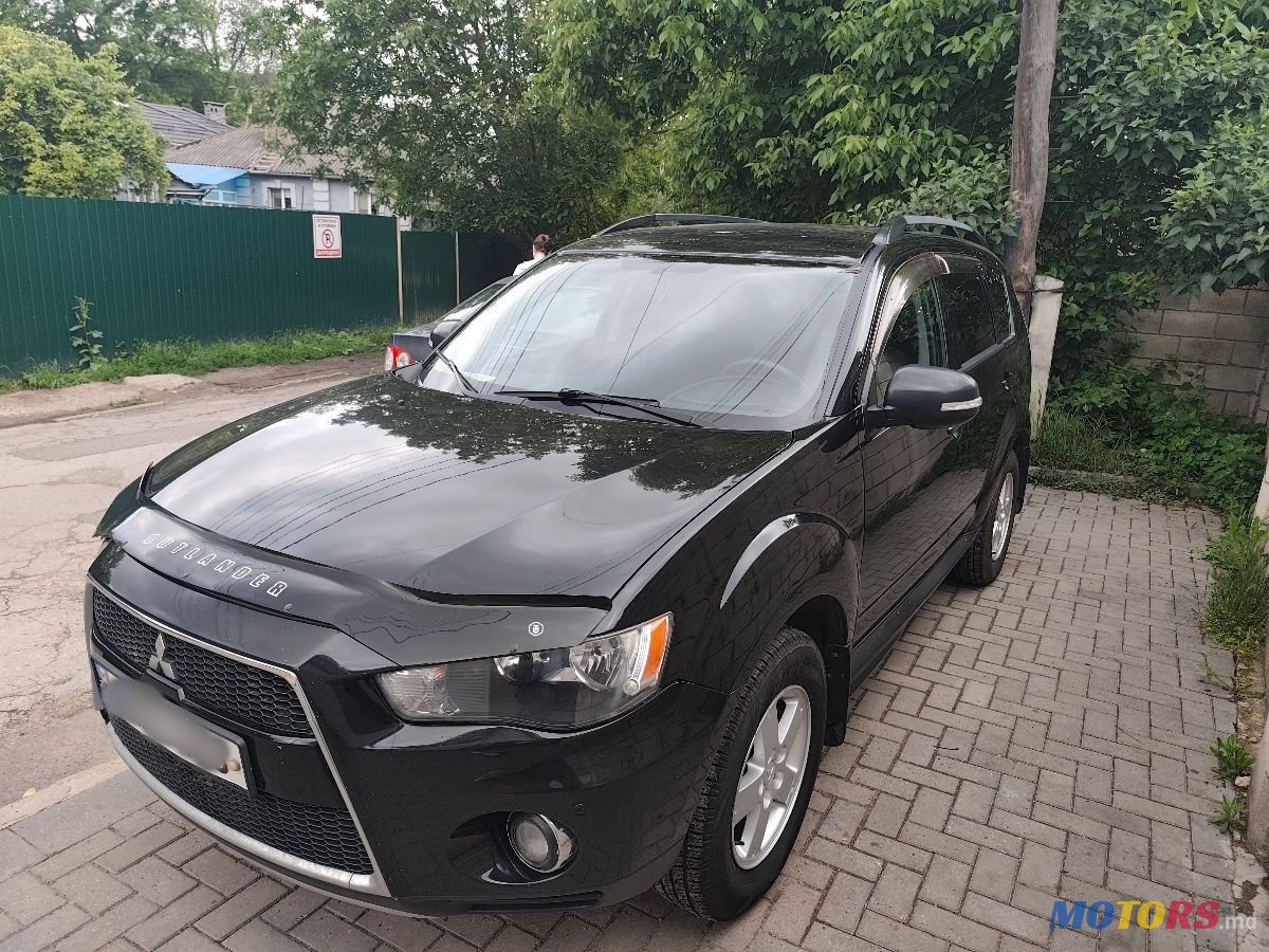 2011' Mitsubishi Outlander photo #1