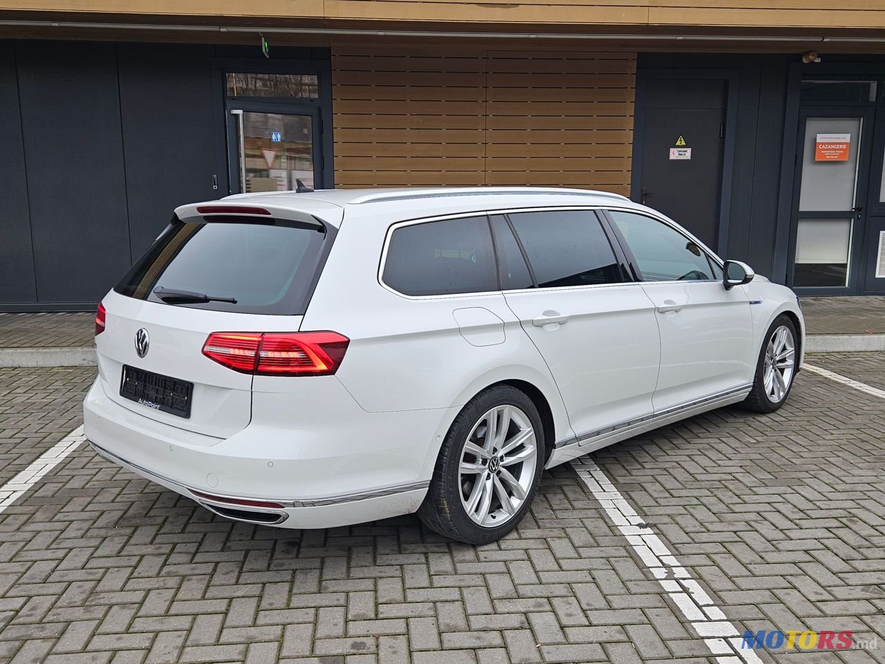 2015' Volkswagen Passat photo #3