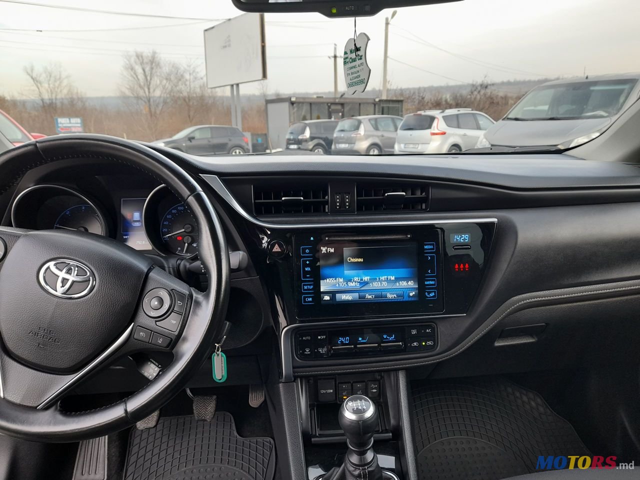 2015' Toyota Auris photo #6