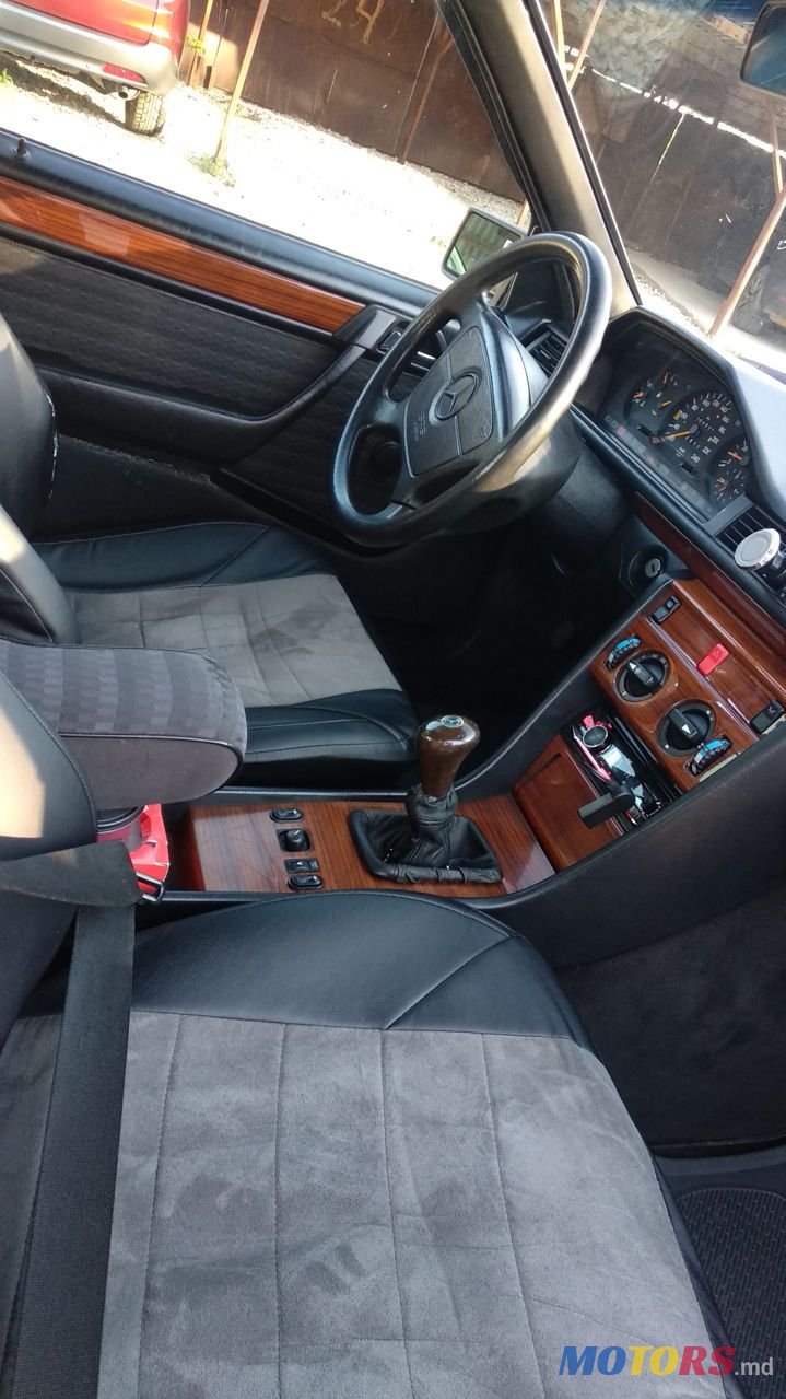 1993' Mercedes-Benz W124 photo #3