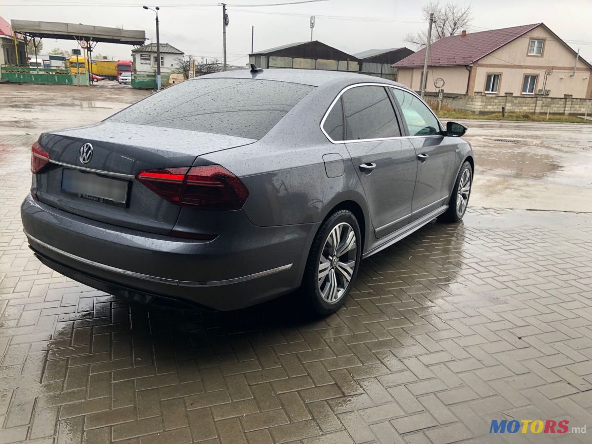 2016' Volkswagen Passat photo #5