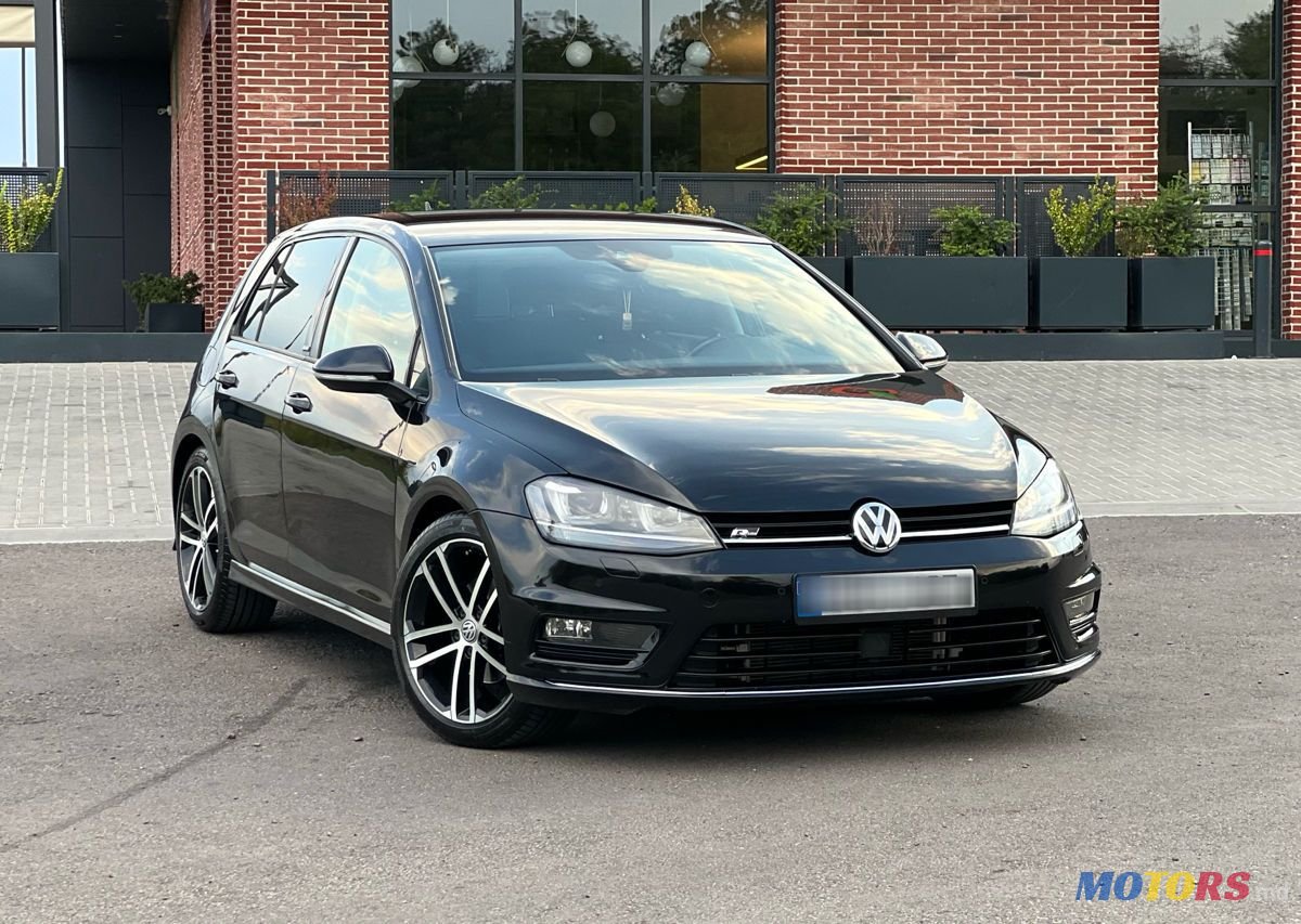 2017' Volkswagen Golf photo #3