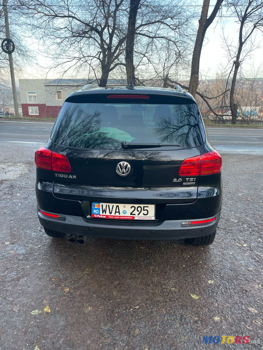 2011' Volkswagen Tiguan photo #4