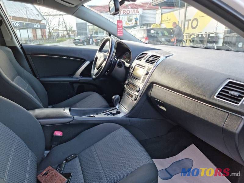 2012' Toyota Avensis photo #6