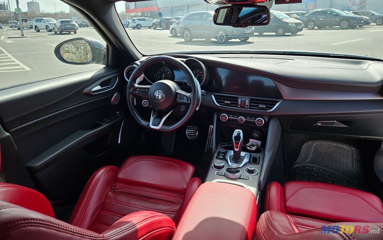 2022' Alfa Romeo Giulia photo #3