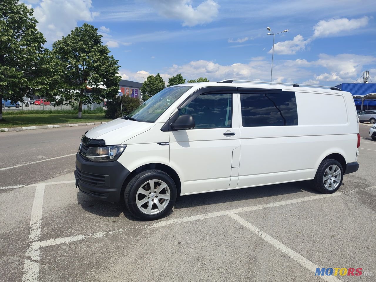 2015' Volkswagen Transporter photo #5