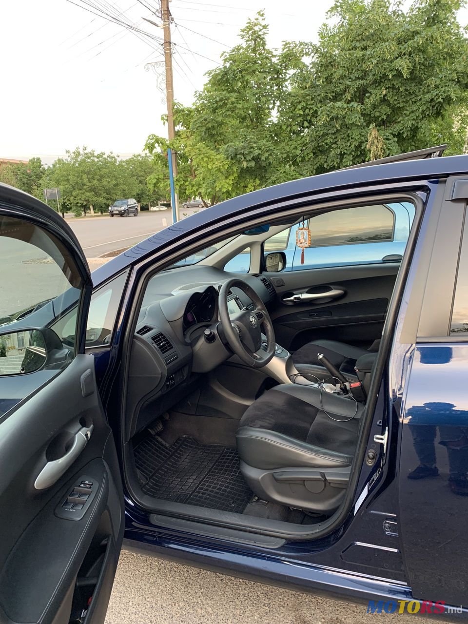 2011' Toyota Auris photo #4