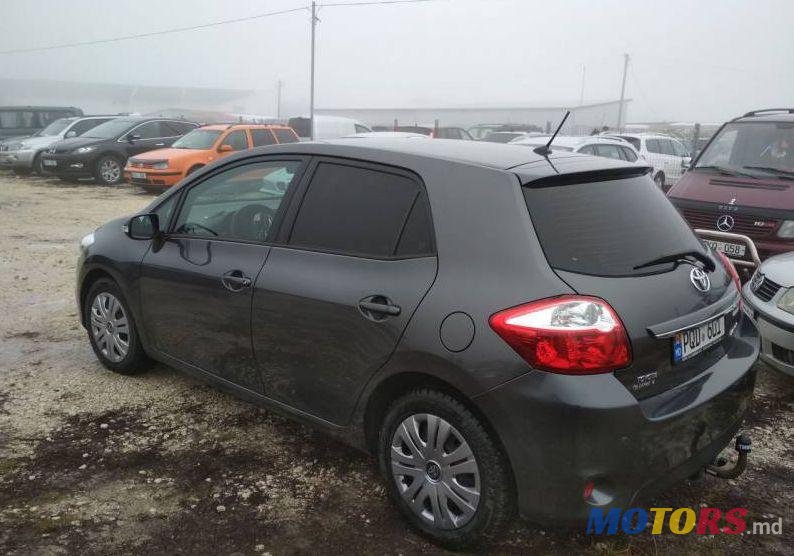 2011' Toyota Auris photo #1