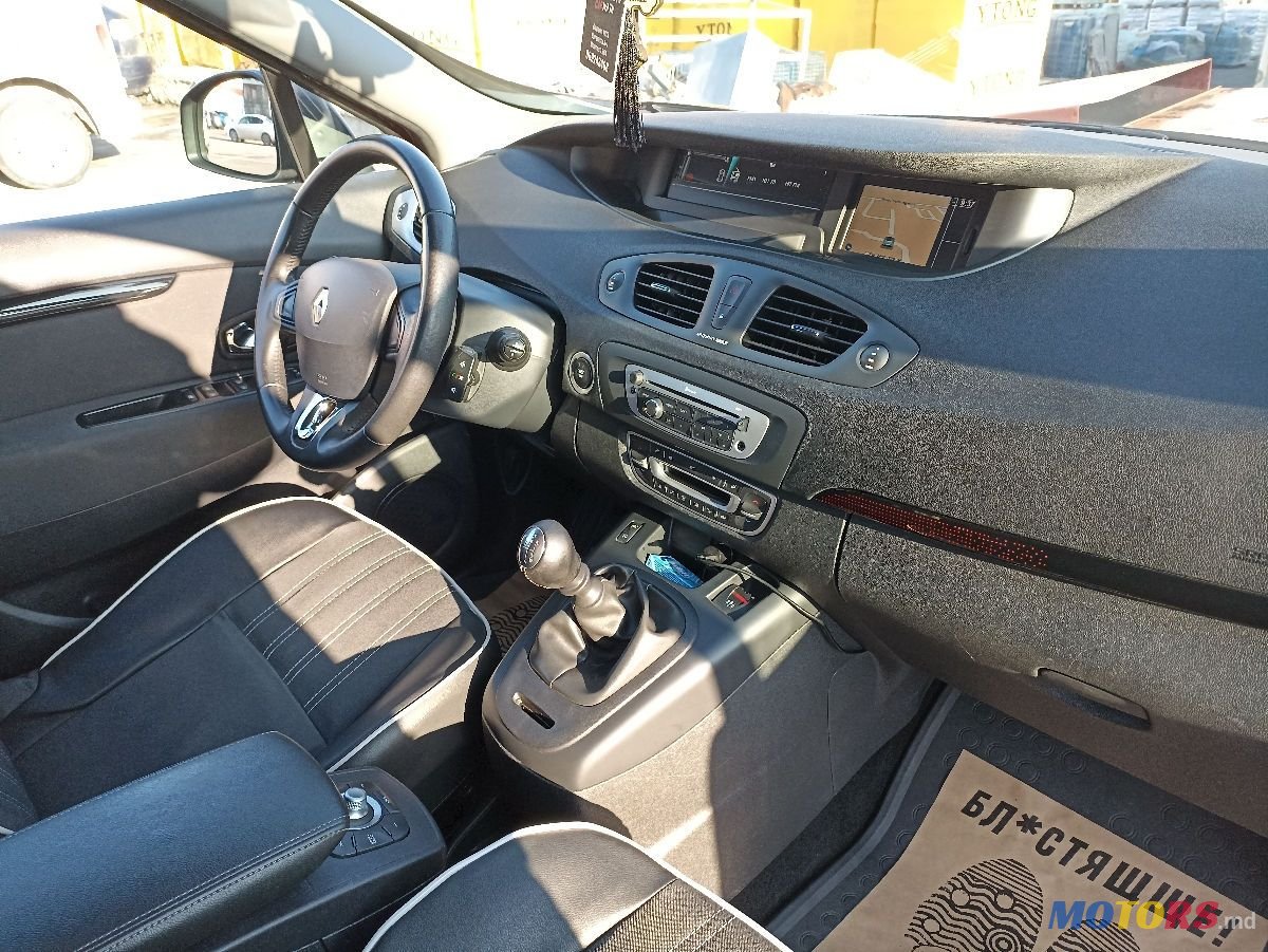 2013' Renault Scenic photo #5