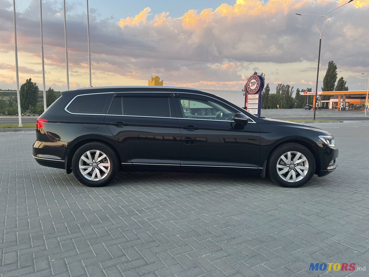 2016' Volkswagen Passat photo #4