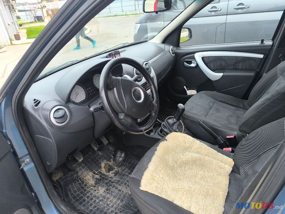2009' Dacia Logan Mcv photo #2