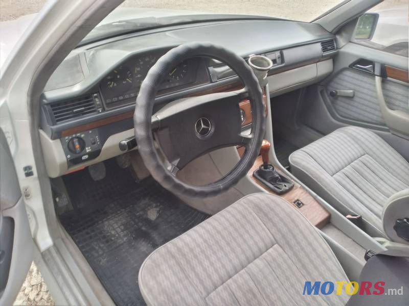 1988' Mercedes-Benz 124 photo #3