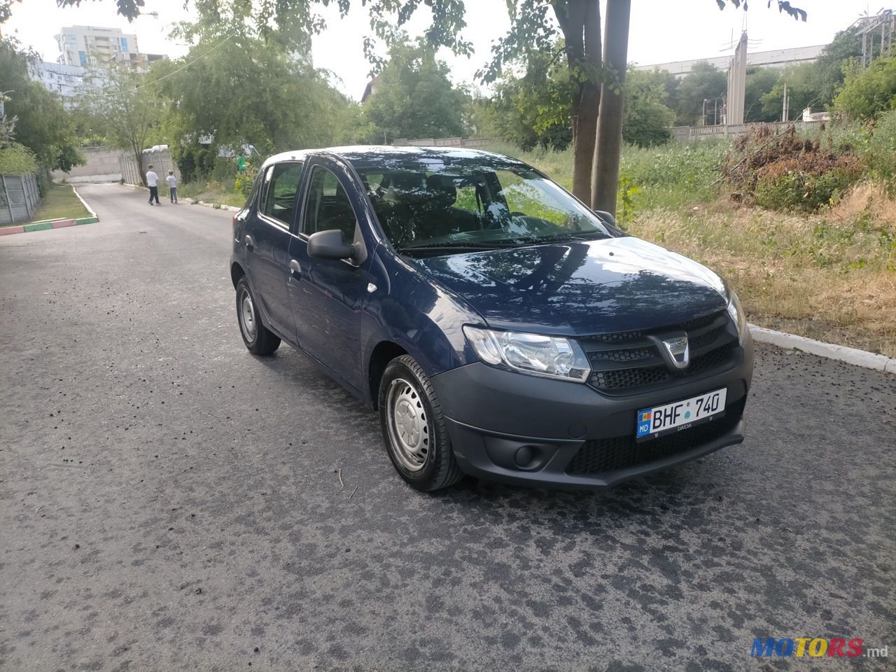 2013' Dacia Sandero photo #2