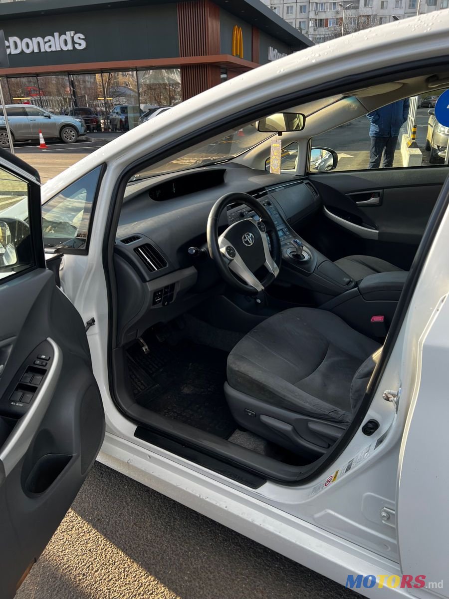 2010' Toyota Prius photo #6