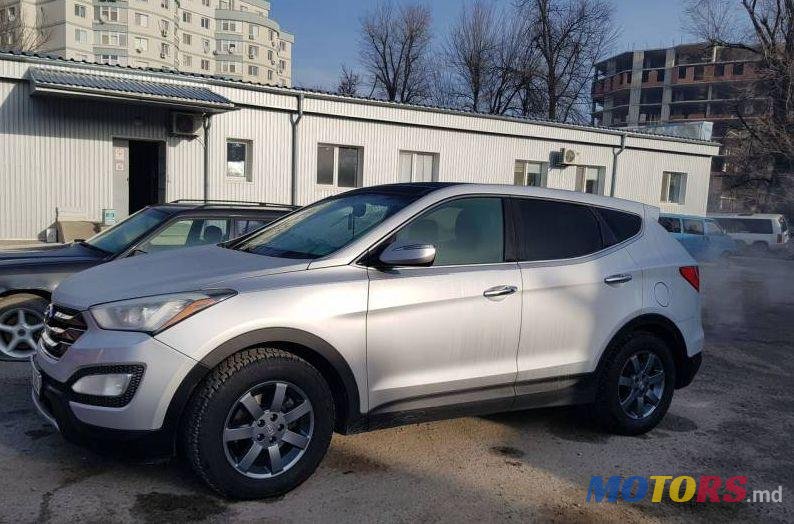 2012' Hyundai Santa Fe photo #1