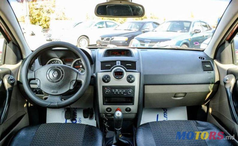2004' Renault Megane photo #2