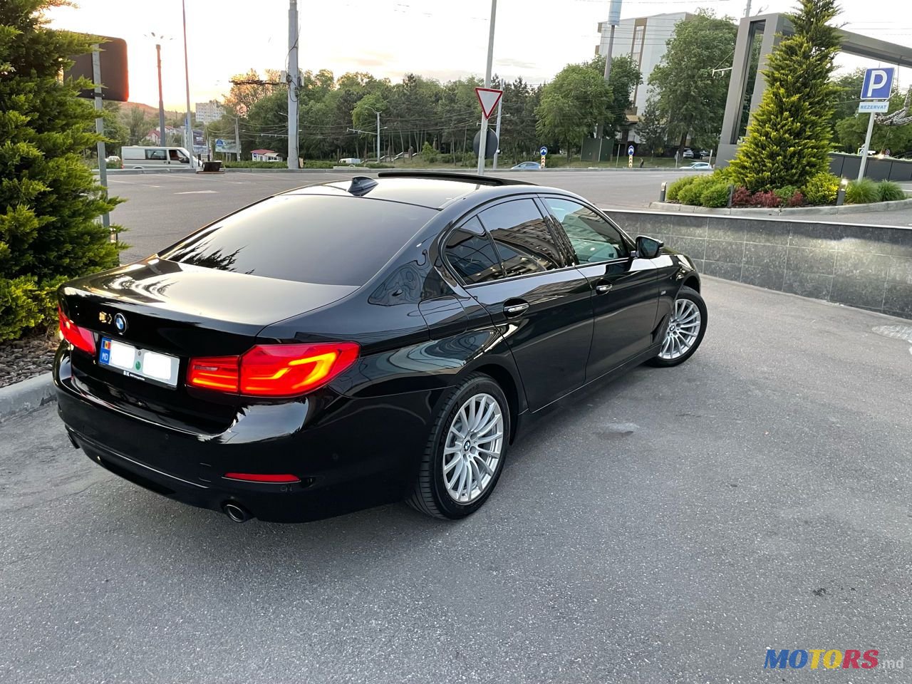 2017' BMW 5 Series photo #3